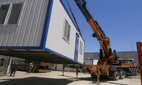 Gebze Anadolu Yakasında Konteyner nakliye sistemimizle konteynerlerin, çıkış noktasından teslim noktasına kadar her alanda verimli ve güvenli bir biçimde nakledilmesini yüklenmesini ve boşaltmasını sağlıyoruz.